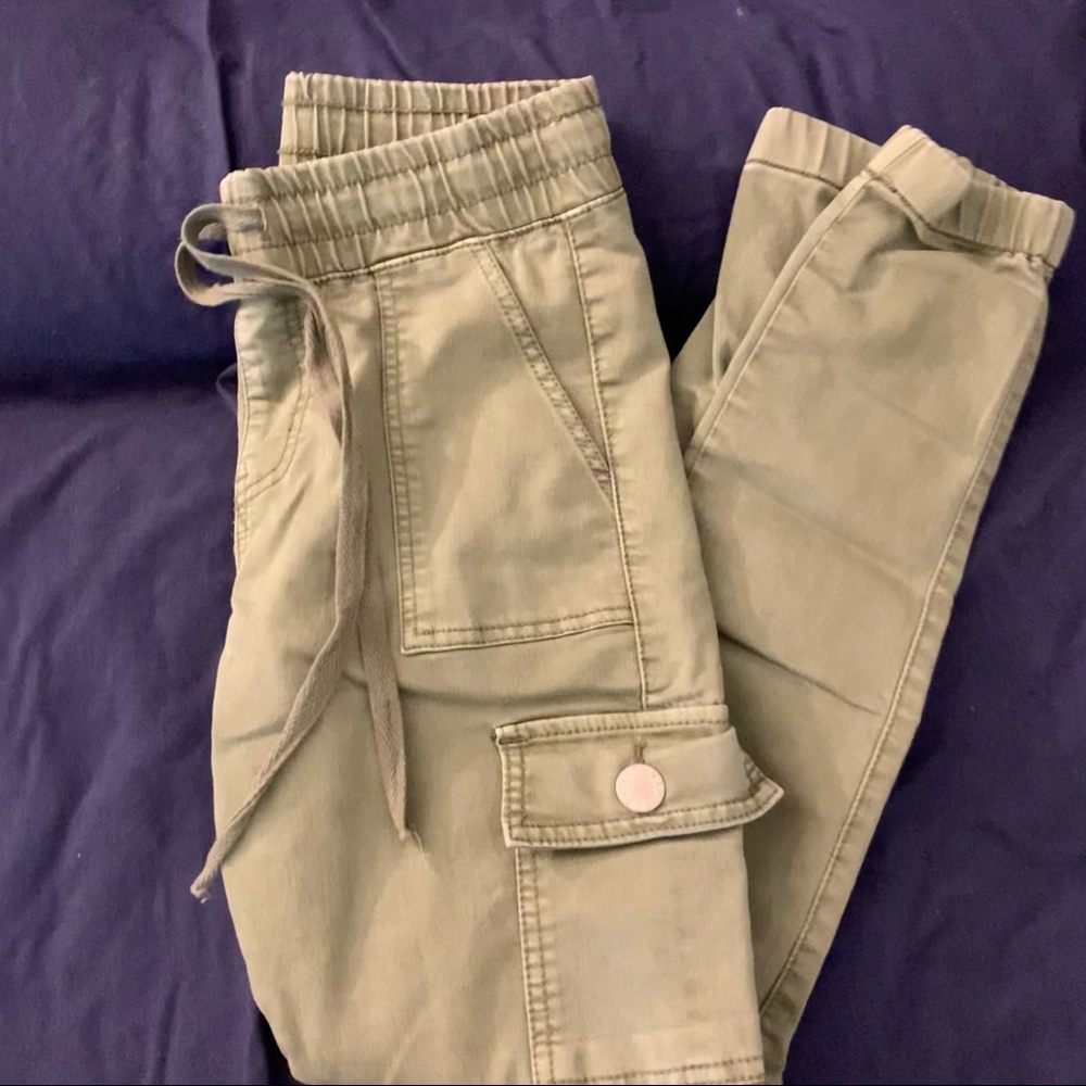 Green cargo pants